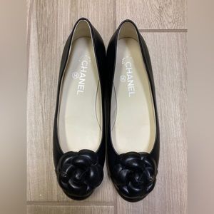 Chanel black leather shoes with Camille flower.